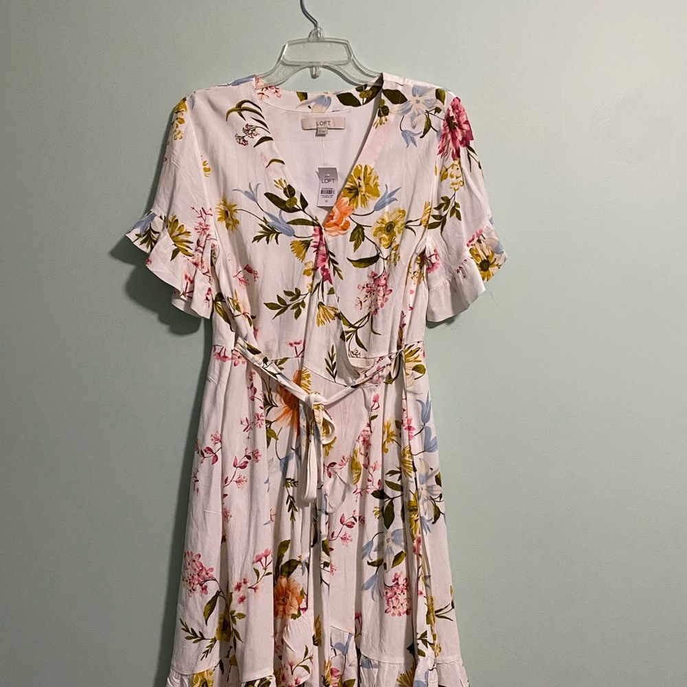 NWT Ann Taylor LOfT Floral Wrap Dress Size 10